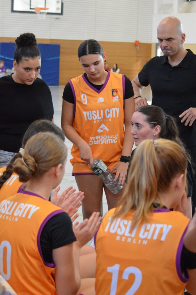 TuSLi CITY Berlin WNBL – Teambesprechung in der Auszeit