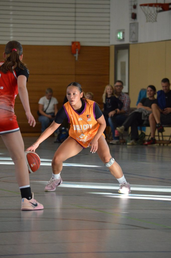 TuSLi CITY Berlin WNBL – Ballvortrag im Halbfeld